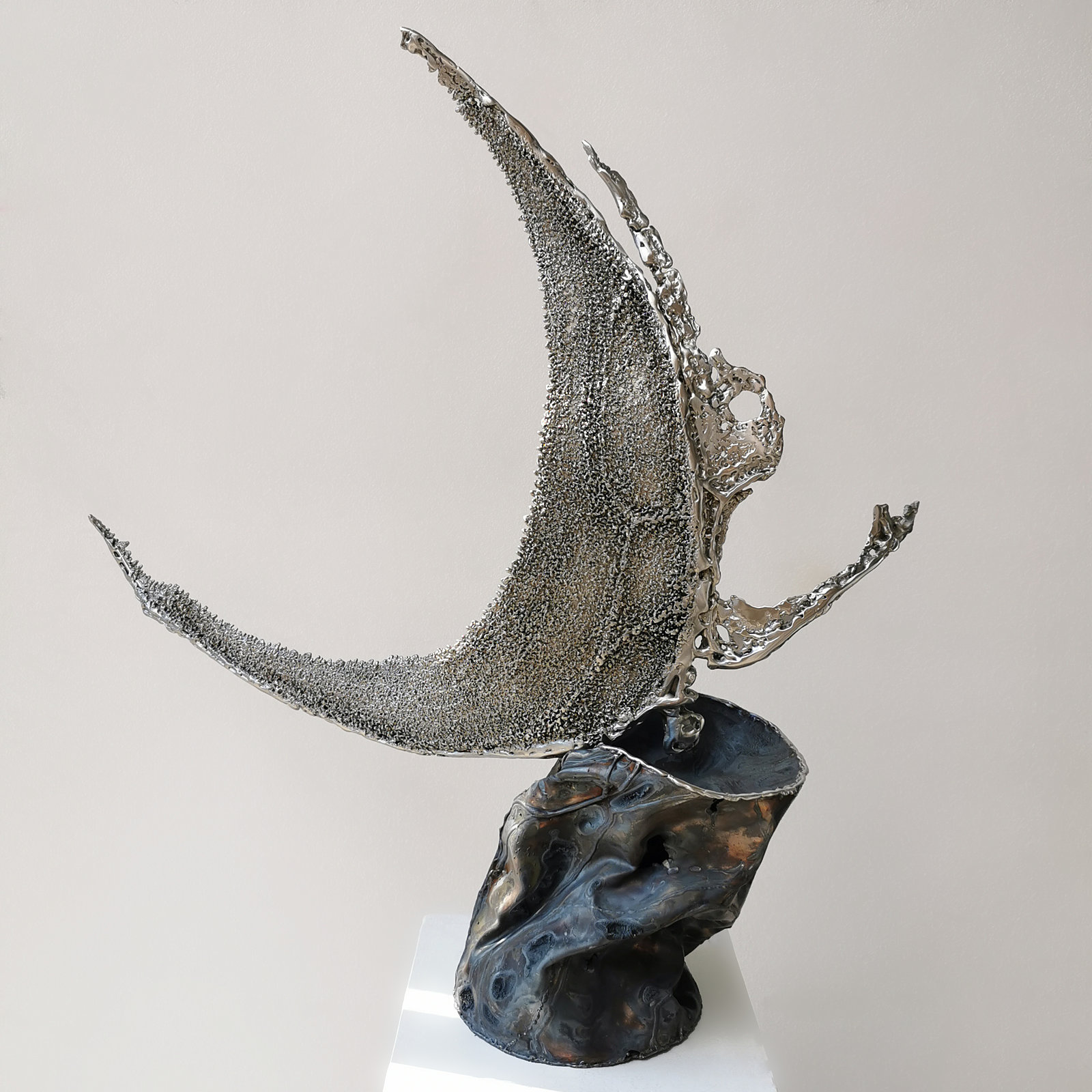 Zeitgenössische Skulptur 'IKARUS' aus Metall