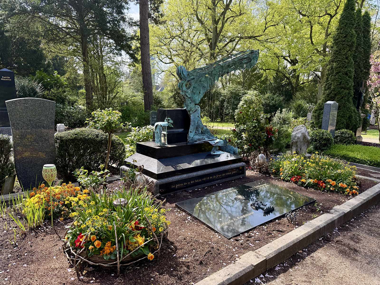 Engel-Skulptur am Düsseldorfer Nordfriedhof