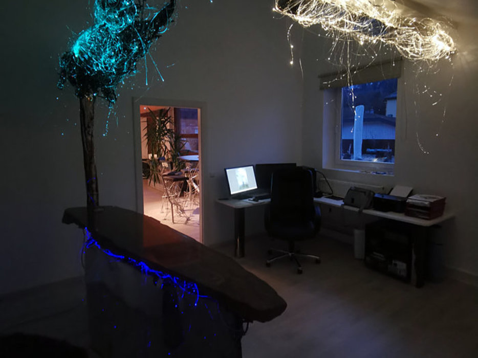 PC Arbeitsplatz mit Lichtleiter-Installation