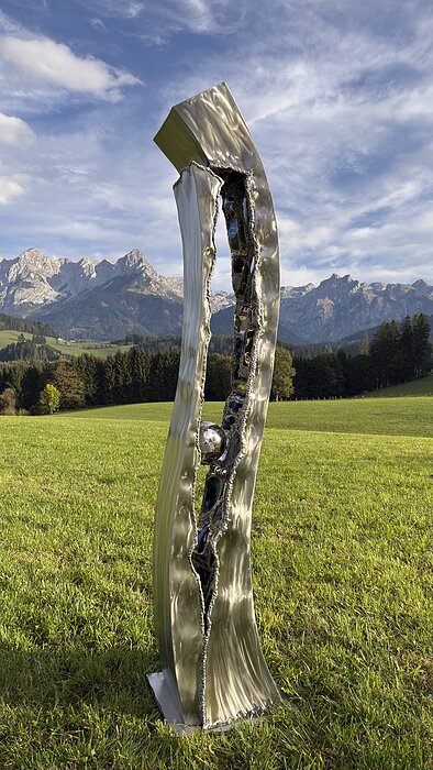 Moderne Gartenskulptur: "LOVE"