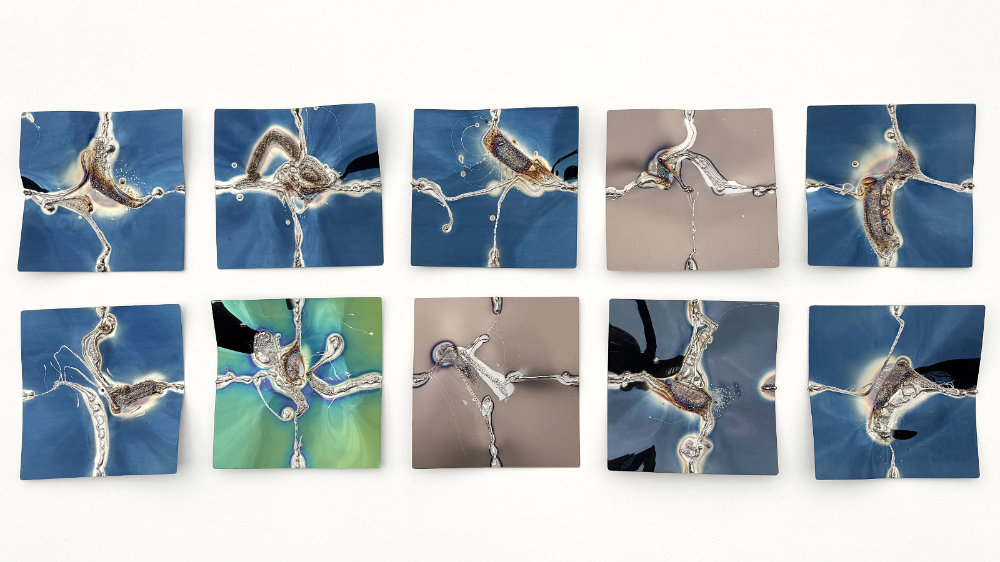 Stainless wall art that can be combined for any room