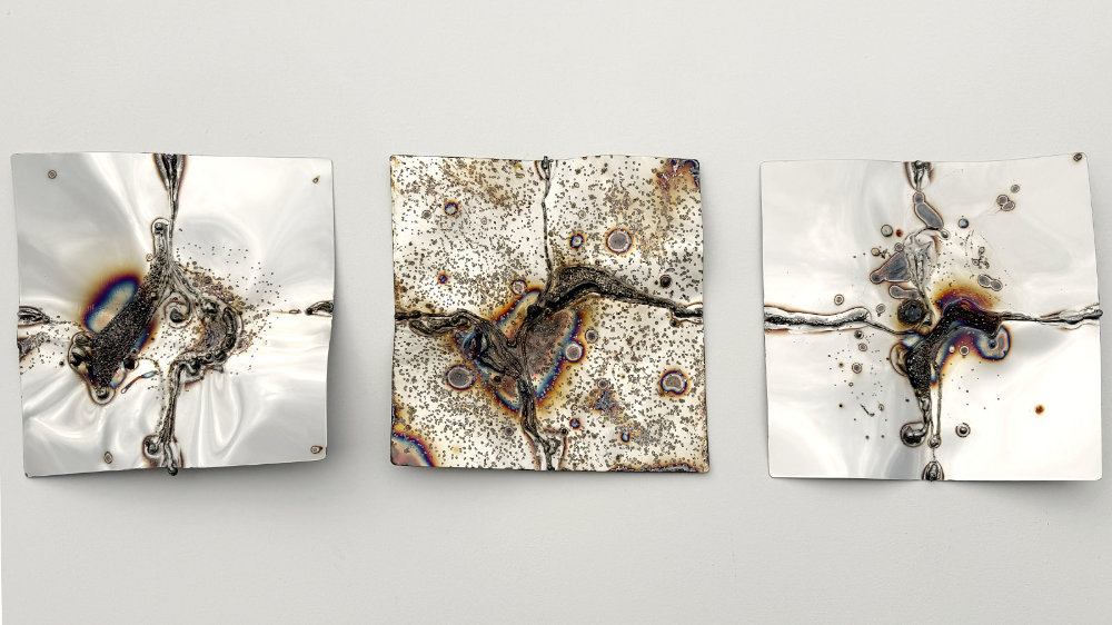Mirror-polished wall art that can be combined for any room